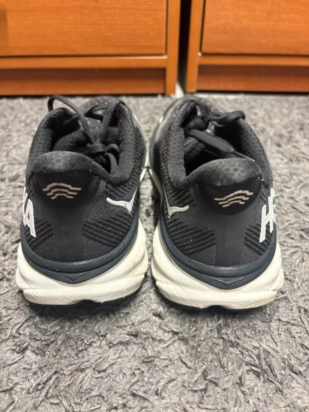 Hoka One One Clifton 9 Running Shoes - Men's Size 10D - Black/White